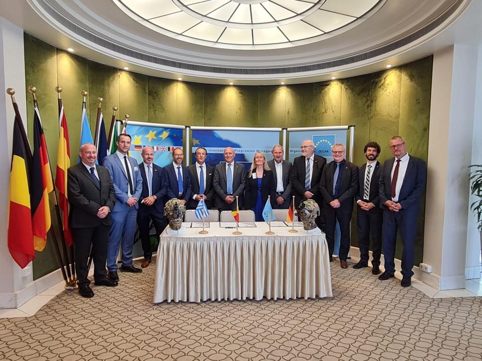 Στιγμιότυπο από την υπογραφή της συμφωνίας