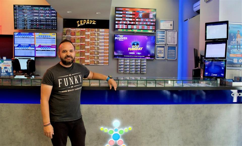 Ο Κωνσταντίνος Αγγελάτος, ιδιοκτήτης καταστήματος ΟΠΑΠ