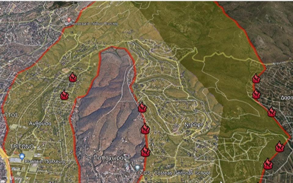 Νέο χάρτη με την εξέλιξη της πυρκαγιάς έδωσε στη δημοσιότητα η Πυροσβεστική, κατά τη νεότερη ενημέρωσή της. Δεκατέσσερα είναι τα μέτωπα της φωτιάς σύμφωνα με το χάρτη.