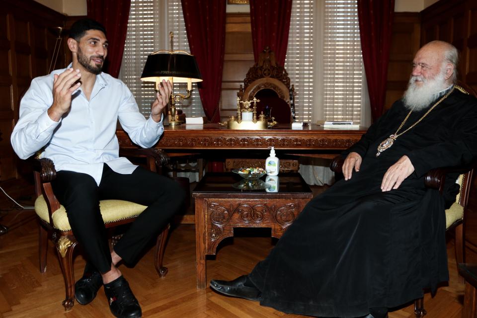  Ο τουρκικής καταγωγής καλαθοσφαιριστής του ΝΒΑ και  αυστηρός επικριτής του Ερντογάν Ενές Καντέρ  επισκέφθηκε  τον Αρχιεπίσκοπο Αθηνών και πάσης Ελλάδος κ. Ιερώνυμο