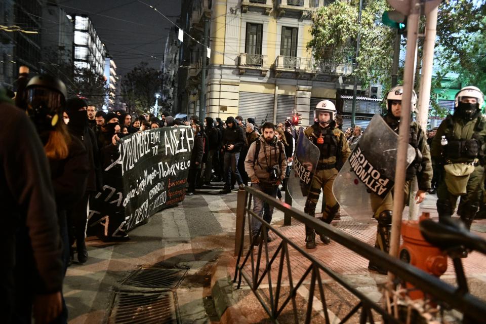 Συγκέντρωση στα Προπύλαια και πορεία, για τα 14 χρόνια από την δολοφονία του 15χρονου μαθητή Αλέξη Γρηγορόπουλου στα Εξάρχεια στις 6 Δεκεμβρίου 2008 και ενάντια στην κρατική καταστολή και την αστυνομική αυθαιρεσία
