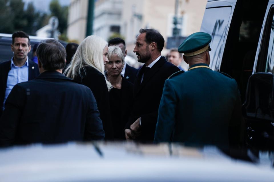 Ο πρίγκιπας διάδοχος της Νορβηγίας Χάακον συνομιλεί με την σύζυγό του πριγκίπισσα Μέτε Μαρίν