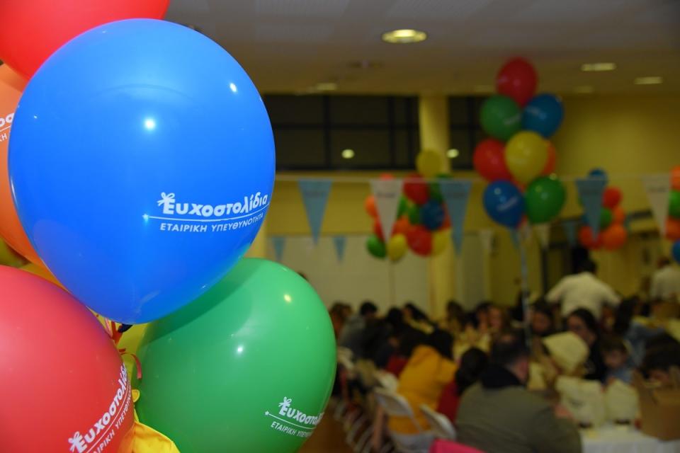  Σε ειδική εορταστική εκδήλωση, τα Ευχοστολίδια του ΟΠΑΠ μοίρασαν δώρα σε παιδιά από τον Οργανισμό το «Χαμόγελο του Παιδιού» και την Ένωση «Μαζί για το Παιδί» 
