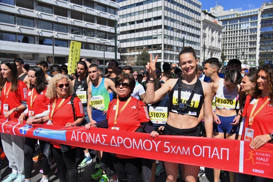 Η ομάδα κρουστών Quilombo δίνει ρυθμό στους δρομείς