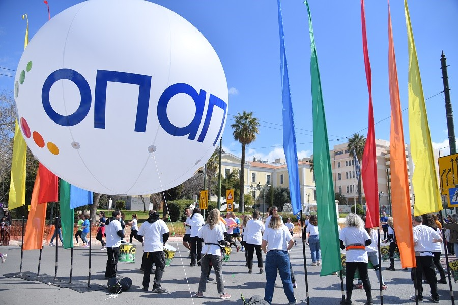 Η ομάδα κρουστών Quilombo δίνει ρυθμό στους δρομείς