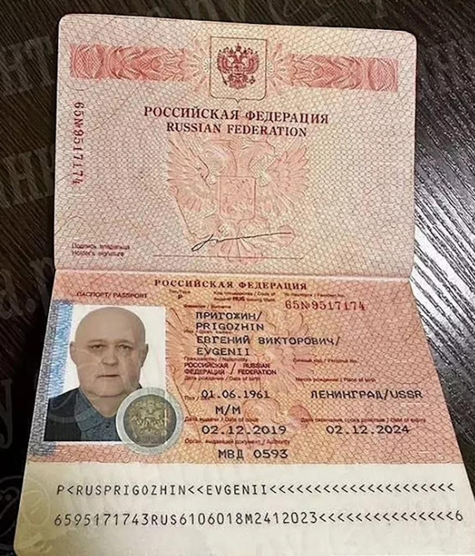 Η εικόνα από το συγκεκριμένο διαβατήριο κάνει τον γύρο στο ρωσικό διαδίκτυπ σύμφωνα με την Daily Mail.