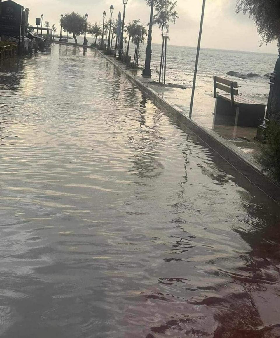 Πλημμυρισμένος δρόμος στο Ξυλόκαστρο