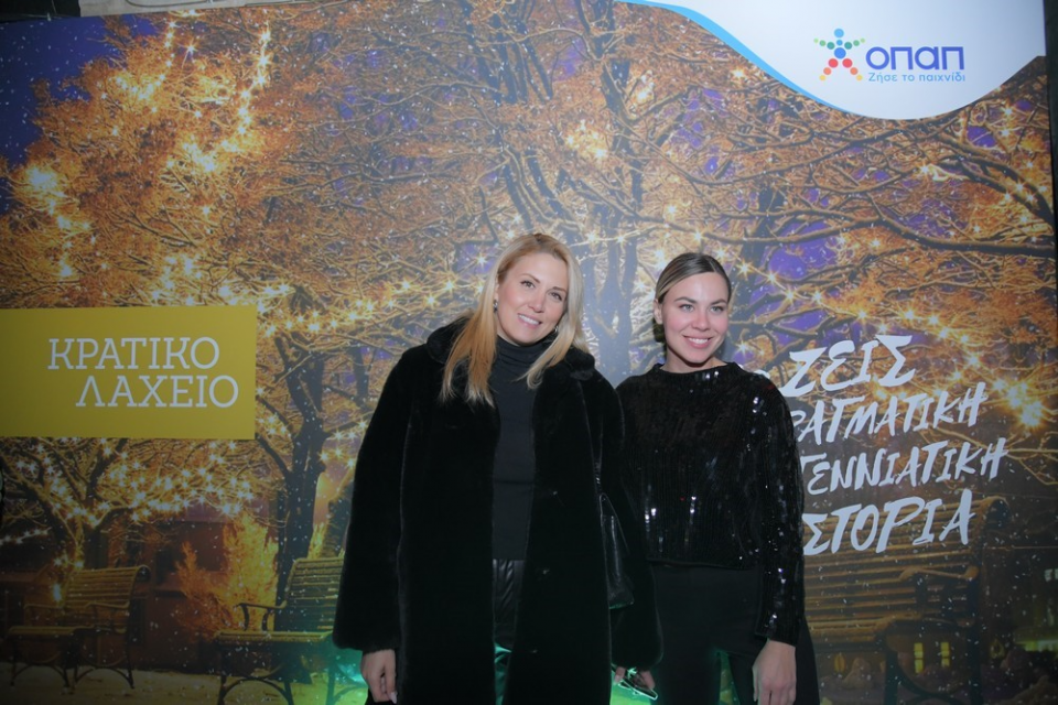  Φωτεινή Πετρογιάννη και Νάσια Στεφανίδη 