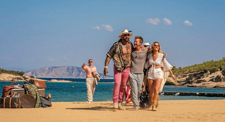 Στο «Amanzoe» γυρίστηκε η ταινία μυστηρίου «Glass Onion» με τους Ντάνιελ Κρεγκ, Εντουαρντ Νόρτον και Κέιτ Χάντσον