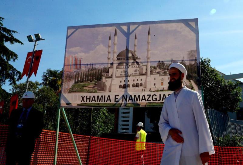  Η ανέγερση του τεμένους άρχισε το 2015 