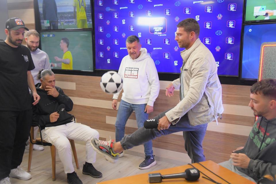  &nbsp;Ο&nbsp;Γιώργος&nbsp;Μανίκας&nbsp;έδειξε&nbsp;πως&nbsp;το…&nbsp;έχει&nbsp;με&nbsp;την&nbsp;στρογγυλή&nbsp;θεά 