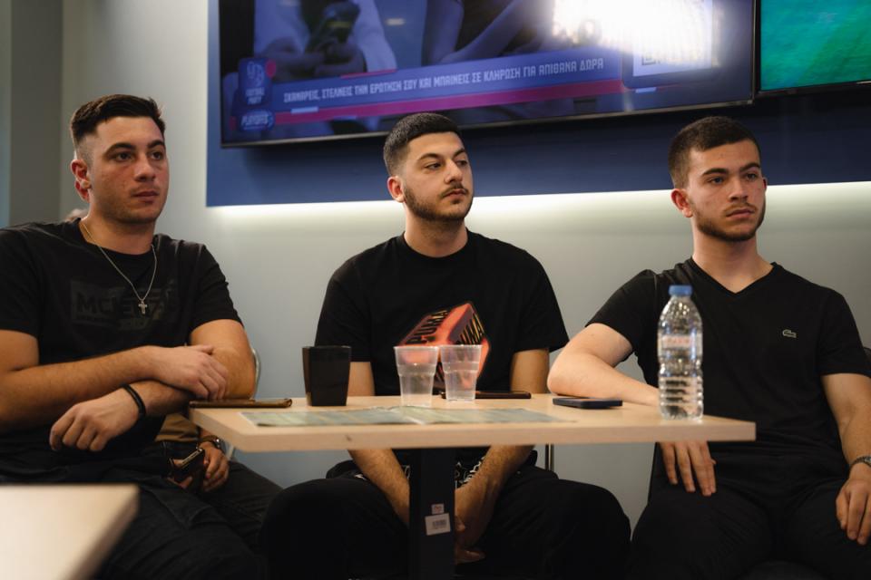  Φίλαθλοι όλων των ομάδων παρακολούθησαν με αγωνία τα ντέρμπι Ολυμπιακός-ΠΑΟΚ και ΑΕΚ-Παναθηναϊκός 