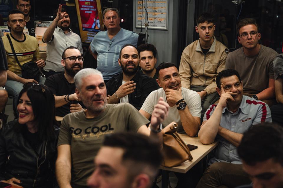  Φίλαθλοι όλων των ομάδων παρακολούθησαν με αγωνία τα ντέρμπι Ολυμπιακός-ΠΑΟΚ και ΑΕΚ-Παναθηναϊκός 