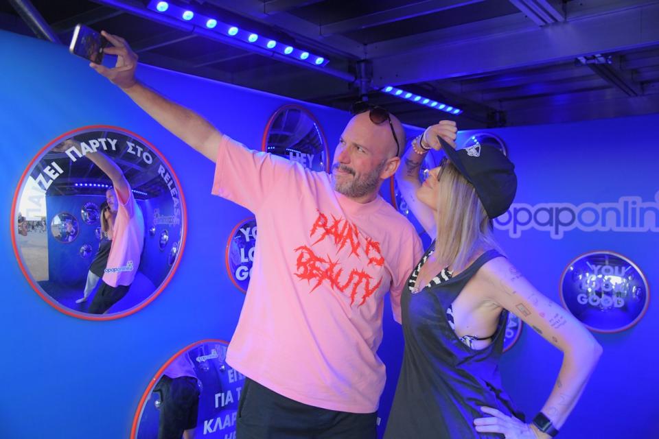  Φωτογραφίες στο mirror wall 