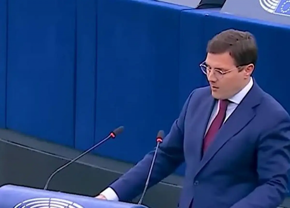 Ο Γερμανός ευρωβουλευτής Alexander Sell που χαρακτήρισε την Αλβανία ως «την Κολομβία της Ευρώπης»