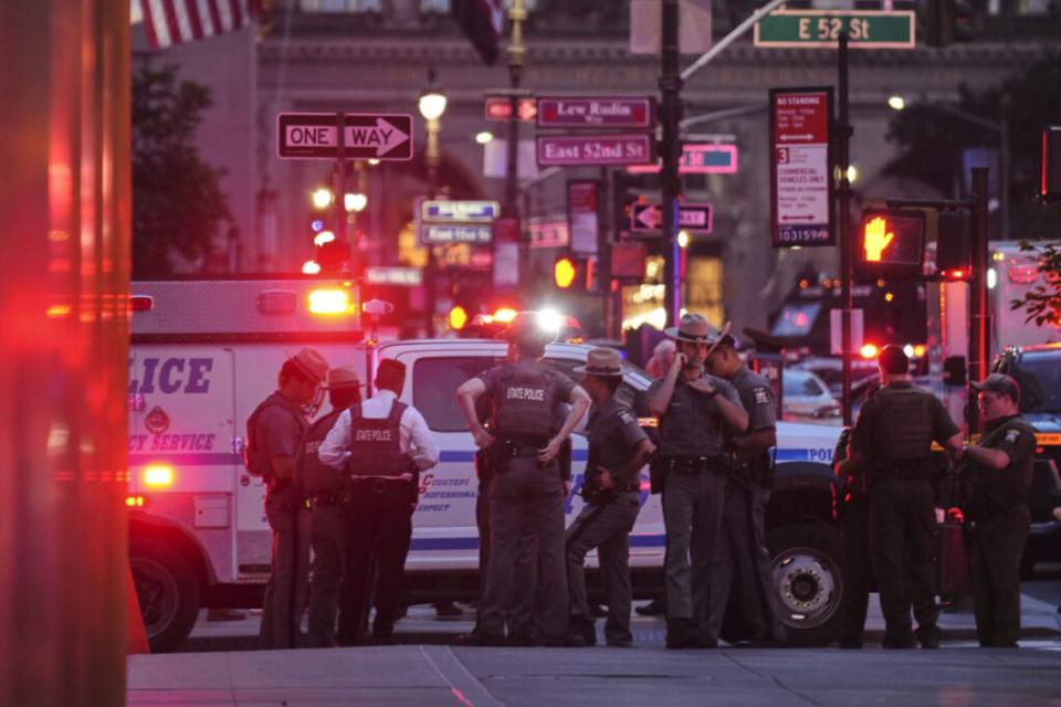  Angelina Katsanis / AP