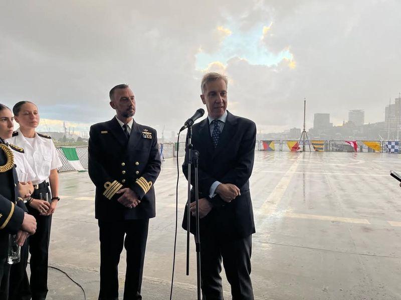   Ελληνική Πρεσβεία Βερολίνου) 