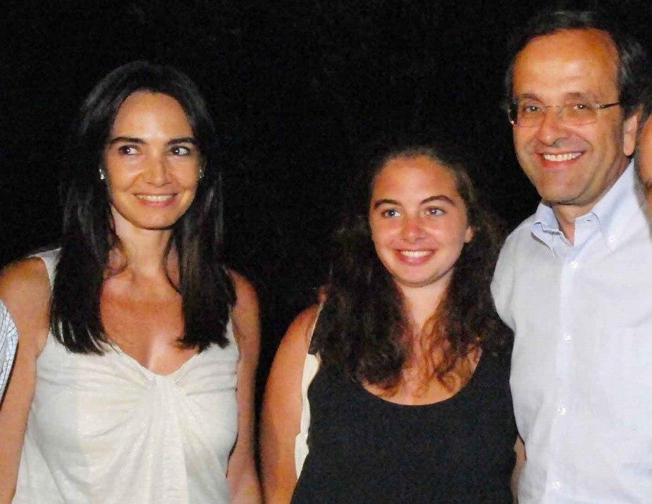 Η Λένα Σαμαρά με τους γονείς της, Γεωργία και Αντώνη.