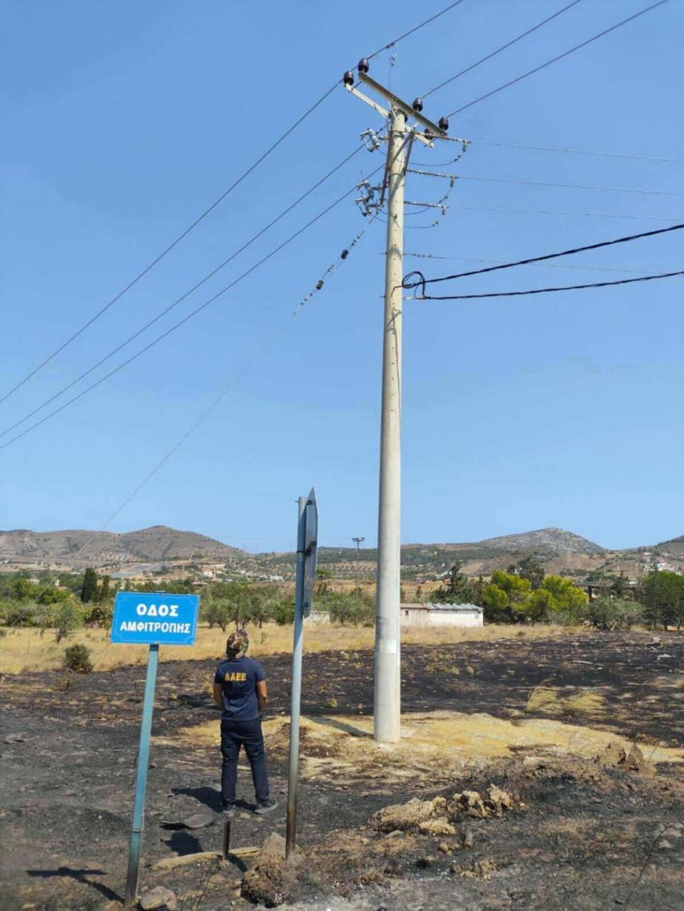 Το σημείο που φέρεται να ξέσπασε η φωτιά στην Κερατέα – Κομμένο καλώδιο στην κολώνα ηλεκτρισμού