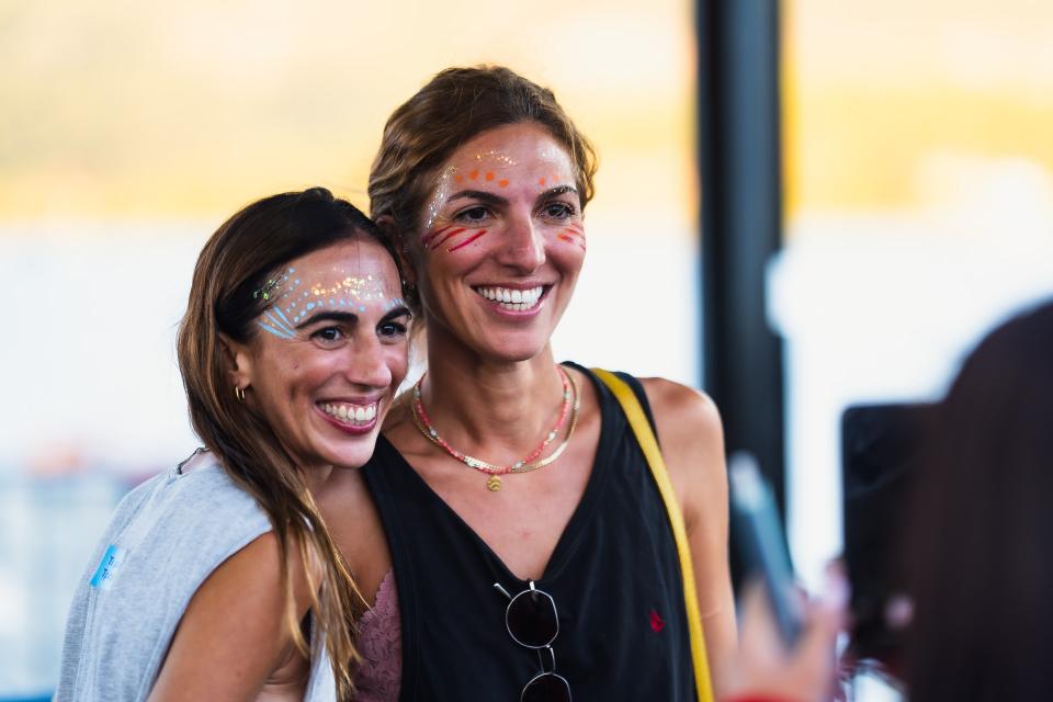  Ο ΟΠΑΠ υποδέχθηκε τους δρομείς και τους επισκέπτες με μια σειρά απολαυστικών δράσεων, όπως το face painting 