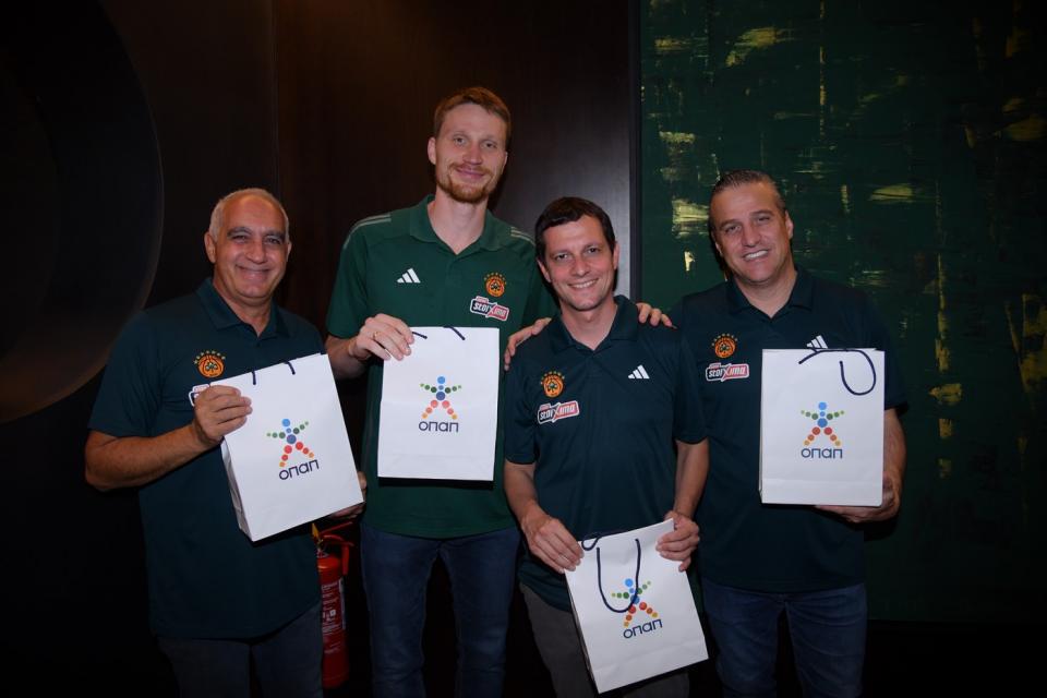  Αναμνηστικά δώρα από τον ΟΠΑΠ στους παίκτες και το τεχνικό επιτελείο του Παναθηναϊκού AKTOR 