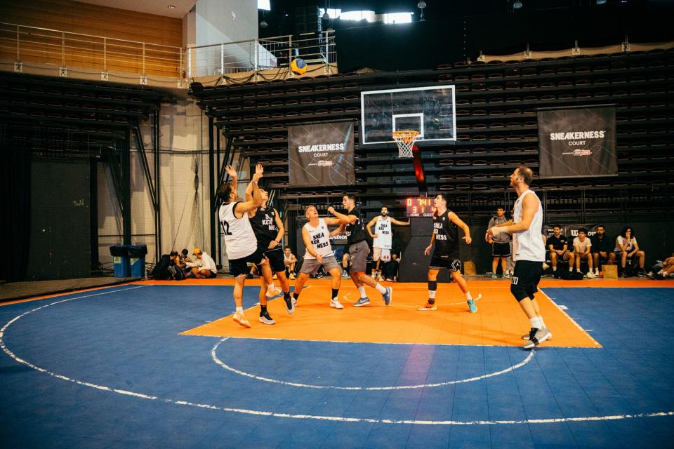   Το ΠΑΜΕ ΣΤΟΙΧΗΜΑ ήταν δίπλα στο τουρνουά 3on3  που πραγματοποιήθηκε στη διάρκεια του Sneakerness Athens 