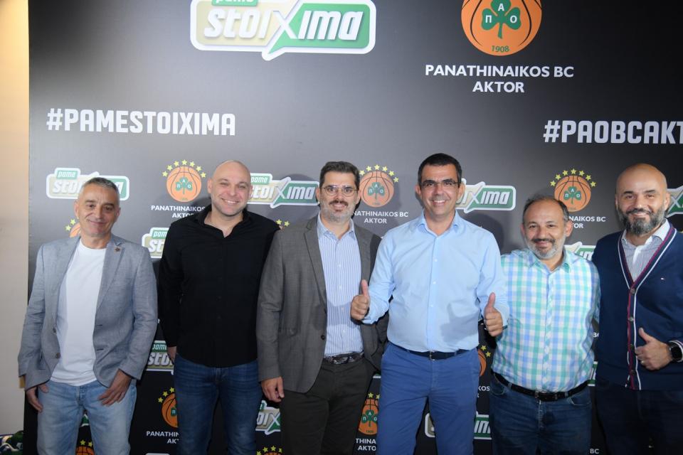  Ο Chief Sales &amp; Marketing OPAP Stores Officer, Φώτης Ζησιμόπουλος, με συνεργάτες του δικτύου ΟΠΑΠ 