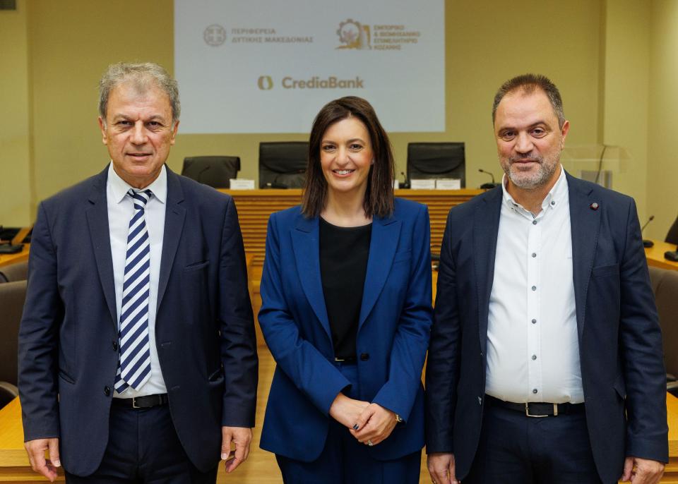  Ο Προέδρος του Εμπορικού &amp; Βιομηχανικού Επιμελητηρίου Κοζάνης κ. Γιάννης Μητλιάγκας,  η Διευθύνουσα Σύμβουλος της CrediaBank κυρία Ελένη Βρεττού, ο Περιφερειάρχης Δυτικής Μακεδονίας κ. Γιώργος Αμανατίδης 