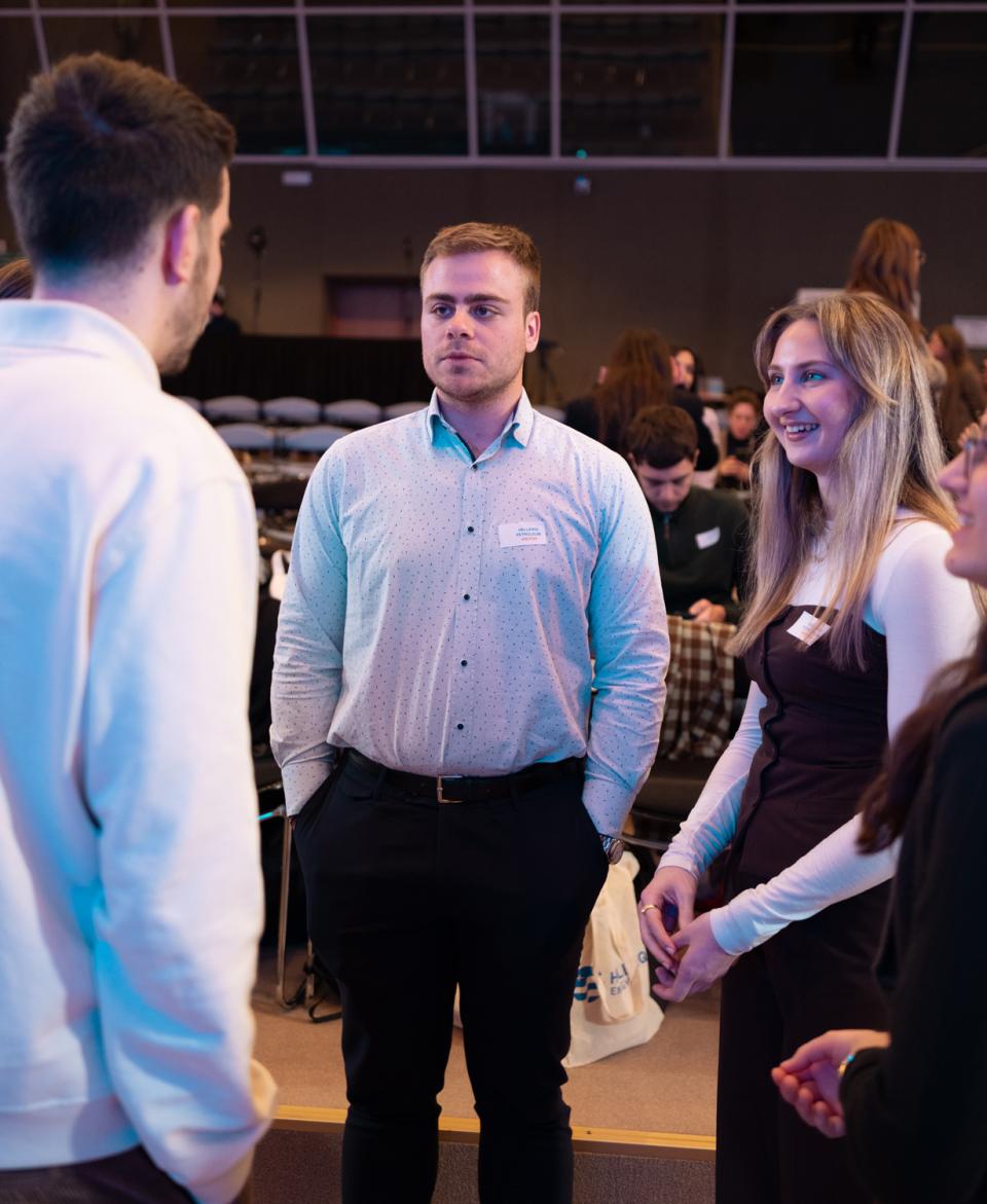   Στιγμιότυπο στο περιθώριο της εκδήλωσης υποδοχής των αποφοίτων 