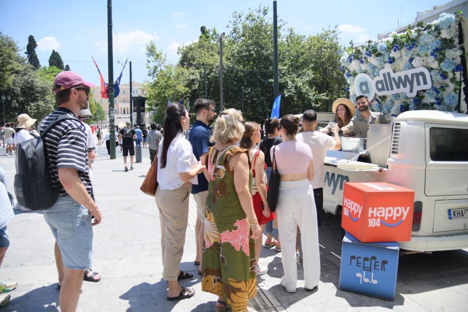 Ολοήμερο party στα εγκαίνια του νέου καταστήματος Allwyn στο Σύνταγμα 