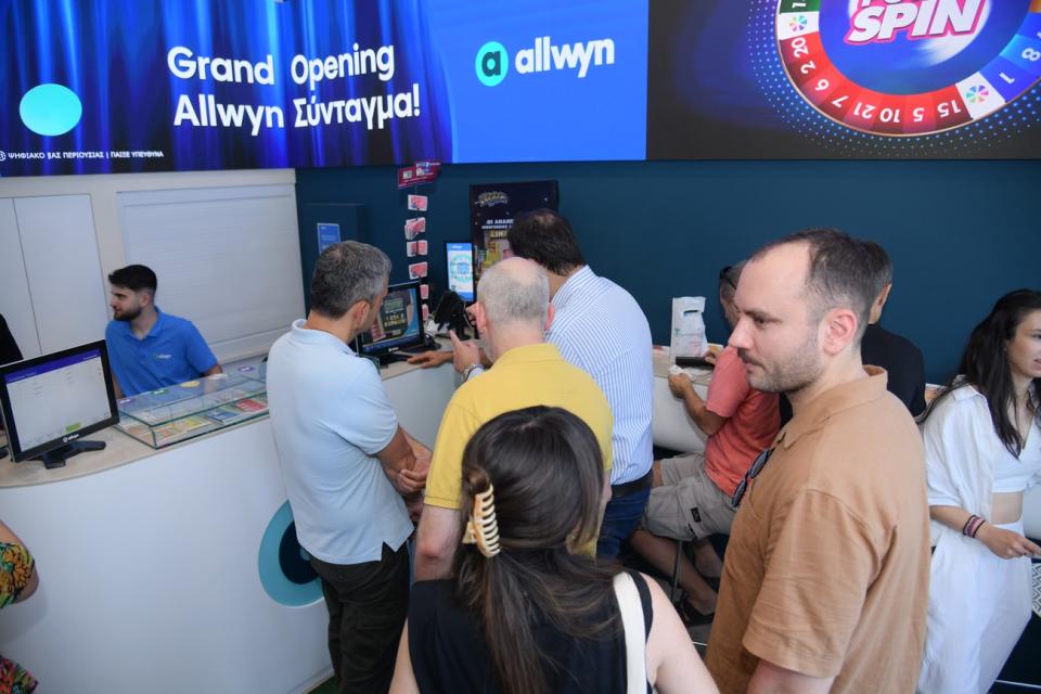  Ολοήμερο party στα εγκαίνια του νέου καταστήματος Allwyn στο Σύνταγμα 