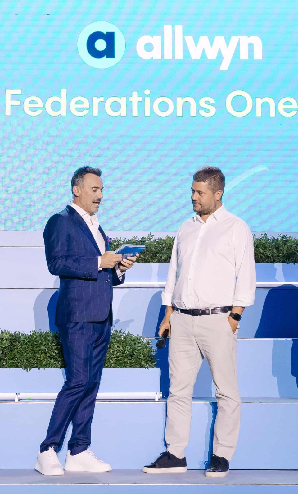  Γιώργος Καπουτζίδης, Μάκης Γκαγκάτσης 