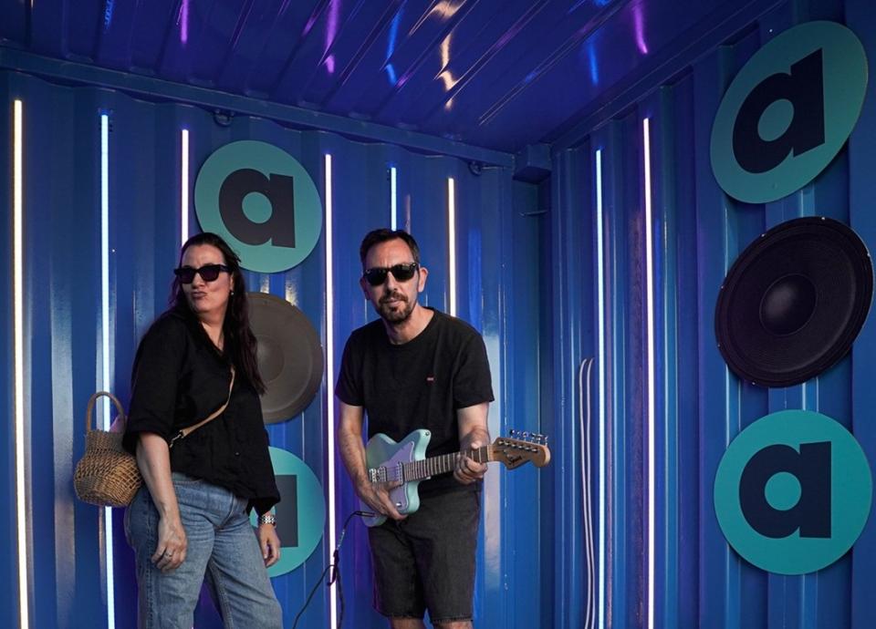  Karaoke και αναμνηστικές φωτογραφίες από την Allwyn 