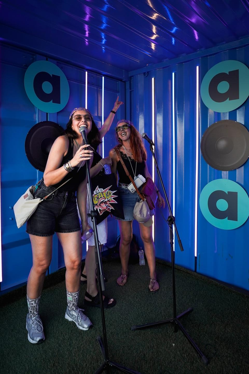  Το ειδικό Karaoke set up και photobooth της Allwyn 