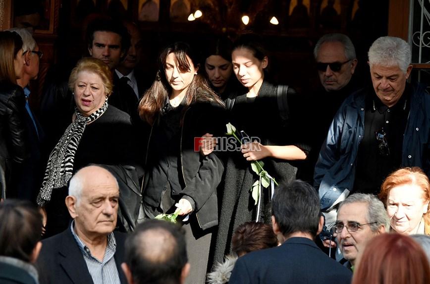 Το τελευταίο «αντίο» στον Βασίλη Μαυρομάτη - Ράκος η Μπάγια Αντωνοπούλου! (ΦΩΤΟ)