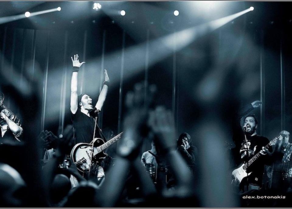 Ποιοι είναι οι Locomondo που θα μας κρατήσουν απόψε συντροφιά στο «Υγεία μας ρε παιδιά» με τον Σπύρο Παπαδόπουλο