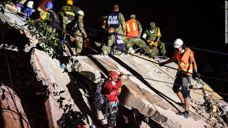 Σεισμός στο Μεξικό: Αδιάκοπες έρευνες για τον εντοπισμό επιζώντων-225 νεκροί και πλήθος αγνοουμένων