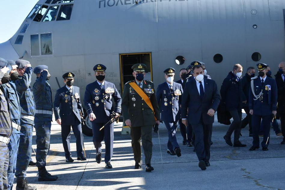 <blockquote class="twitter-tweet"><p lang="el" dir="ltr">?ΛΑΡΙΣΑ <br>ΑΡΧΗΓΕΙΟ ΤΑΚΤΙΚΗΣ ΑΕΡΟΠΟΡΙΑΣ<br><br>Ο μέχρι πρότινος Επιτελάρχης <a href="https://twitter.com/hashtag/%CE%93%CE%95%CE%95%CE%98%CE%91?src=hash&amp;amp;ref_src=twsrc%5Etfw">#ΓΕΕΘΑ</a> <br>Αντιπτέραρχος (Ι) Γεώργιος Φασούλας <br>ανέλαβε Αρχηγός ΑΤΑ.<br><br>Του εύχομαι υγεία, τύχη &amp;amp;<br>«ΡΩΜΗ ΜΕΤΑ ΦΡΟΝΗΣΕΩΣ»<a href="https://twitter.com/Hellenic_MOD?ref_src=twsrc%5Etfw">@Hellenic_MOD</a> <a href="https://twitter.com/hndgspio?ref_src=twsrc%5Etfw">@hndgspio</a> <a href="https://twitter.com/HAFspokesman?ref_src=twsrc%5Etfw">@HAFspokesman</a> <a href="https://t.co/4iG3zjvENZ">pic.twitter.com/4iG3zjvENZ</a></p>&amp;mdash; GEN Konstantinos Floros (@ChiefHNDGS) <a href="https://twitter.com/ChiefHNDGS/status/1489580895342370817?ref_src=twsrc%5Etfw">February 4, 2022</a></blockquote> <script async src="https://platform.twitter.com/widgets.js" charset="utf-8"></script> 