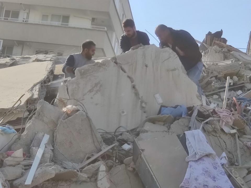 Σεισμός στη Σάμο- Μεγάλες καταστροφές και 4 νεκροί στην Σμύρνη - Εκατοντάδες οι τραυματίες