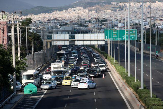 Μαίνεται η φωτιά στο εργοστάσιο πλαστικών στην Μεταμόρφωση Αττικής