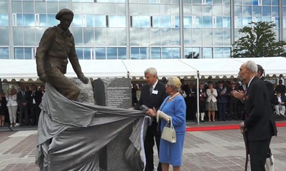 <div style="position:relative;height:0;padding-bottom:75%"><iframe src="https://www.youtube.com/embed/kES8qtbxcWk?ecver=2" style="position:absolute;width:100%;height:100%;left:0" width="480" height="360" frameborder="0" allow="autoplay; encrypted-media" allowfullscreen></iframe></div>