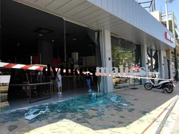 Ζημιλες σε δύο προσόψεις καταστημάτων από τον σεισμό στην Αθήνα