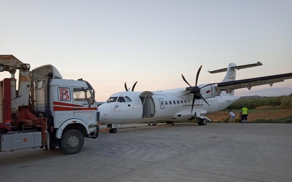 Άνοιξε το αεροδρόμιο της Νάξου – Απομακρύνθηκε το αεροσκάφος από το χαντάκι (ΦΩΤΟ)