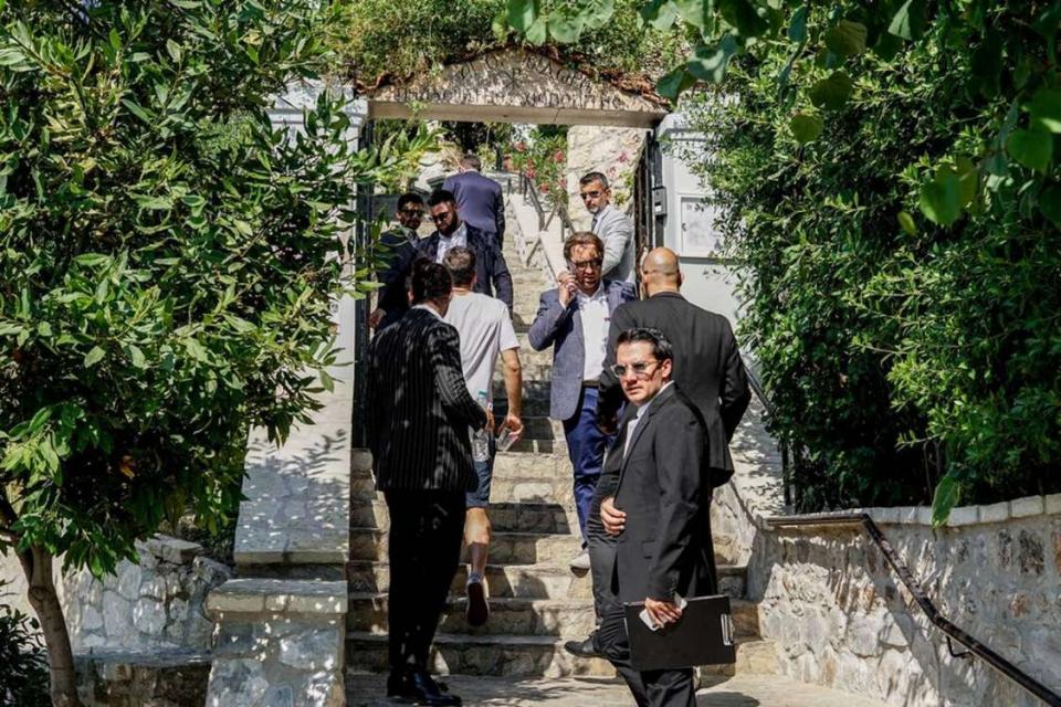 Γάμος Κικίλια-Μπαλατσινού: Δείτε φωτό και βίντεο μέσα και έξω από την εκκλησία