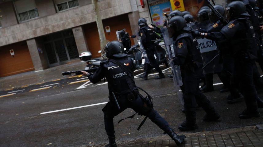 Καταλονία: Ξέφυγε τελείως η ισπανική αστυνομία-Κάνουν χρήση πλαστικών σφαιρών-Δύο τραυματίες
