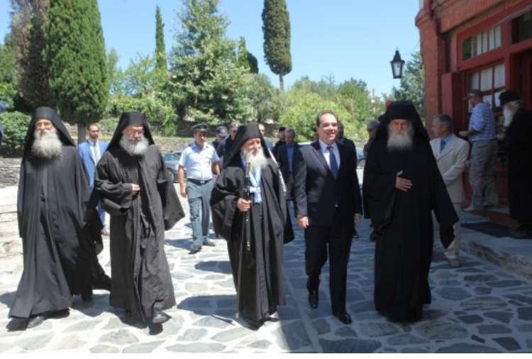 Εν μέσω αντιδράσεων έγινε σήμερα η τελετή εγκατάστασης του νέου διοικητή Αγίου Όρους Κωνσταντίνου Δήμτσα
