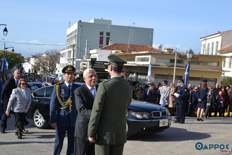 Εντυπωσιακή υποδοχή στον Προκόπη Παυλόπουλο από τον λαό της Καλαμάτας