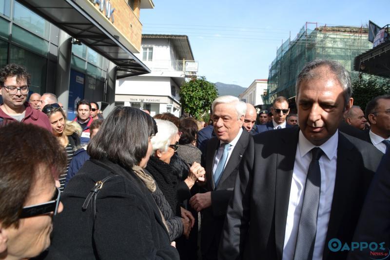 Εντυπωσιακή υποδοχή στον Προκόπη Παυλόπουλο από τον λαό της Καλαμάτας