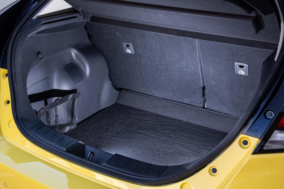 Nissan και Taxiplon κυκλοφορούν το πρώτο αμιγώς ηλεκτρικό ταξί στην Ελλάδα!