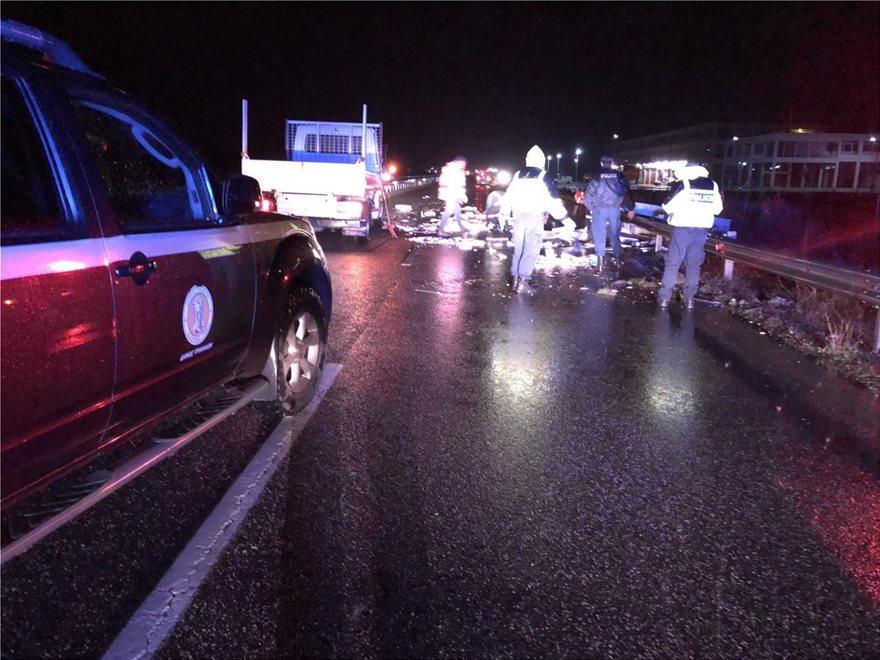 Ένα απίστευτο τροχαίο ατύχημα σημειώθηκε το απόγευμα του Σαββάτου στην Εθνική Οδό Τρικάλων-Καλαμπάκας.